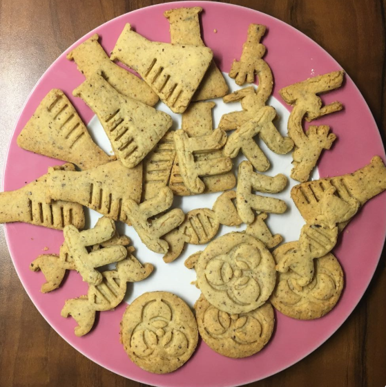 Kekse ohne Zucker aus Keksausstechern für Wissenschaftler - Erlenmeyerkolben Kekse, Pi Kekse