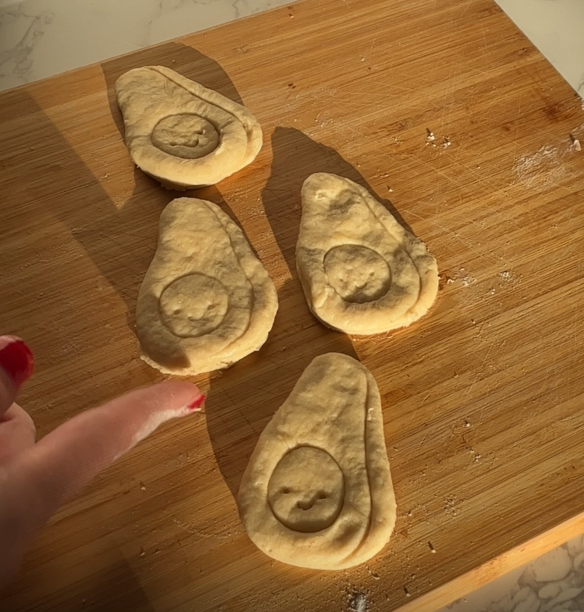 Individuelle Kekse in Form einer Avocado