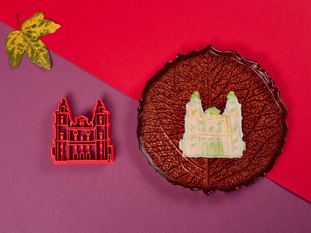 Keksausstecher Dom zu Salzburg mit dekorierten Keksen