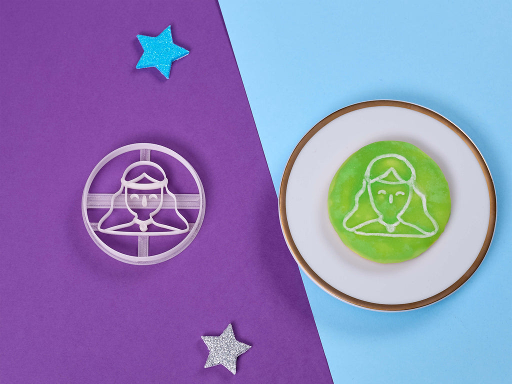 Keksausstecher Jungfrau mit Keks dekoriert