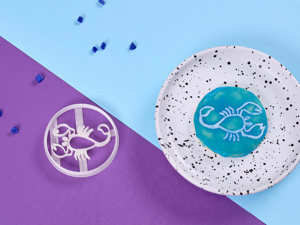 Keksausstecher Skorpion mit Keks dekoriert