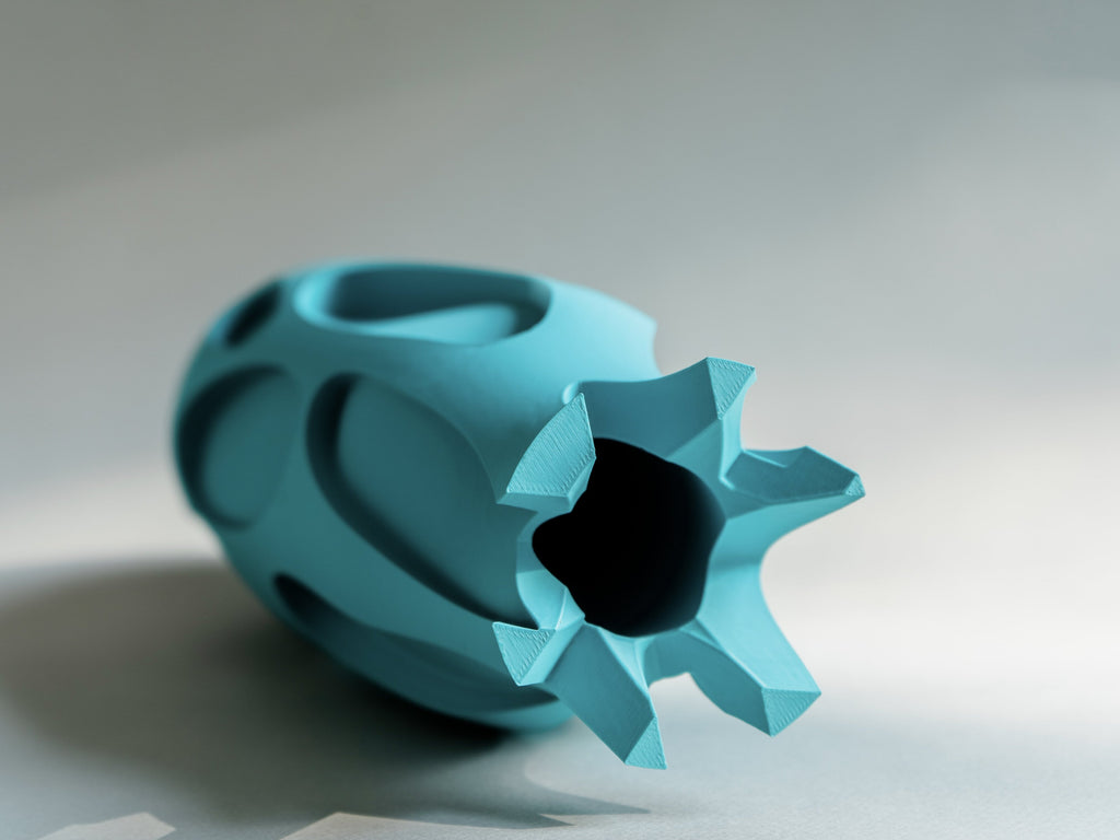 3D gedrcukte Vase closeup liegend türkis